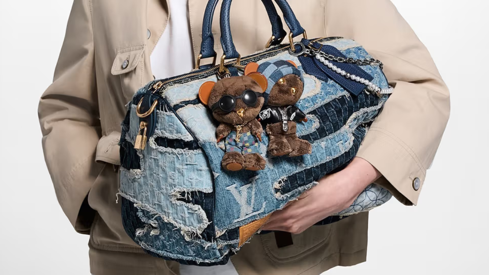 Hinh anh 2: Vivienne Fashionista va Louis Bear - thu bong bag charms Louis Vuitton 2025