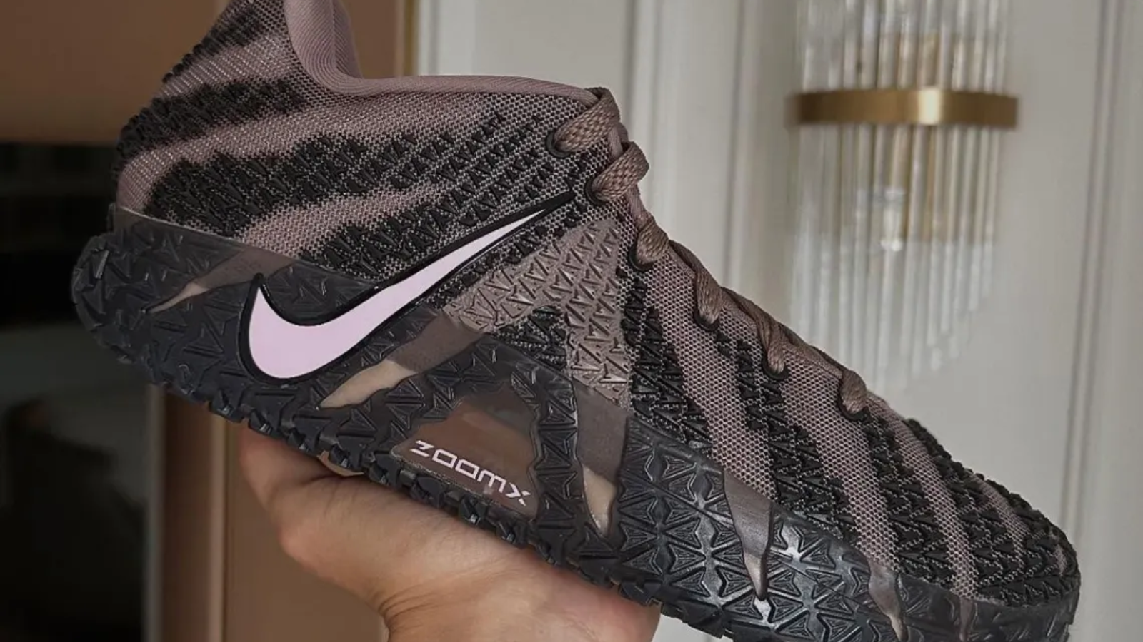 Hinh anh 5: Doi giay Nike Ja 3 voi thiet ke noi bat va dem ZoomX