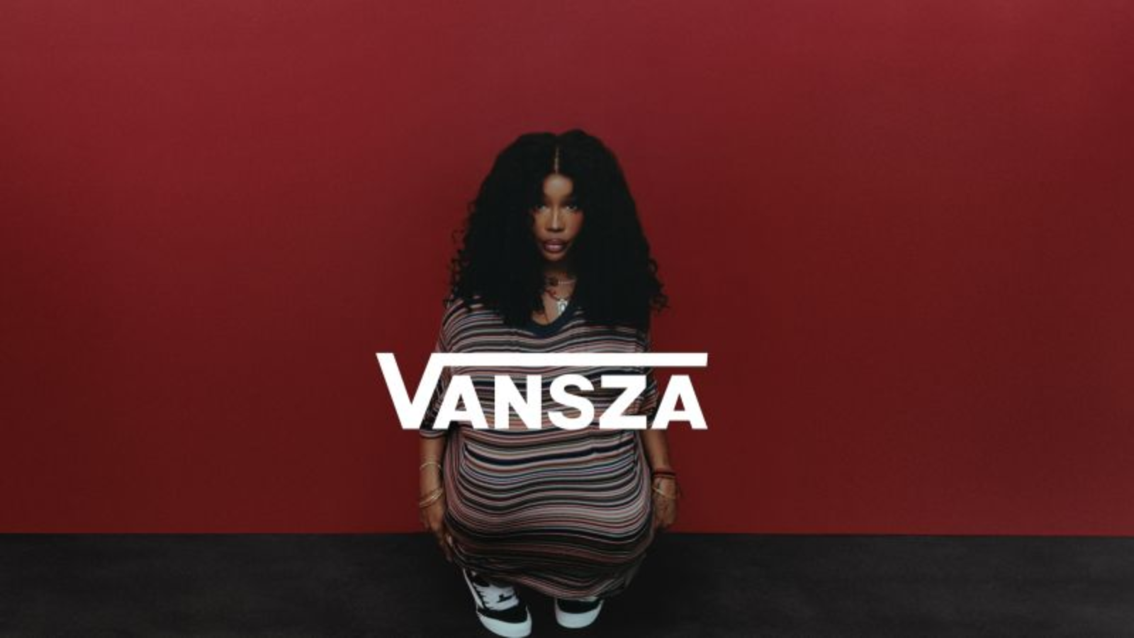 Hinh anh 1: SZA dien giay Vans Knu Skool trong chien dich VansZA