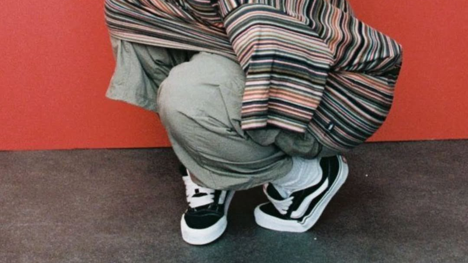 Hinh anh 5: SZA dien giay Vans Knu Skool trong chien dich VansZA