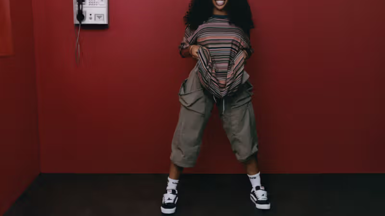 Hinh anh 6: SZA dien giay Vans Knu Skool trong chien dich VansZA