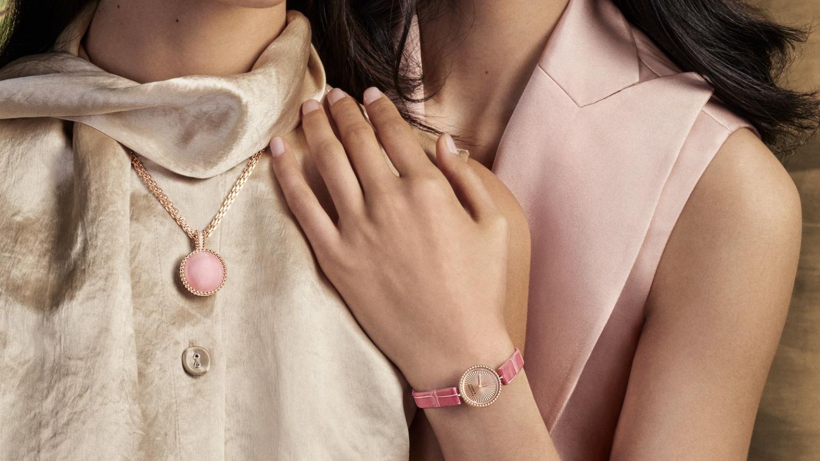 Hinh anh 4: Dong ho Perlee cua Van Cleef & Arpels voi thiet ke hat vang sang trong