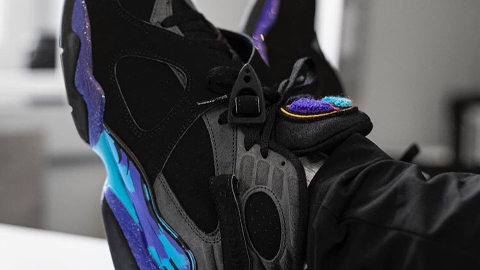 Hinh anh 3: Air Jordan 8 “Aqua” 2025 voi phoi mau tim va xanh, phien ban gan giong ban goc nam 1993.