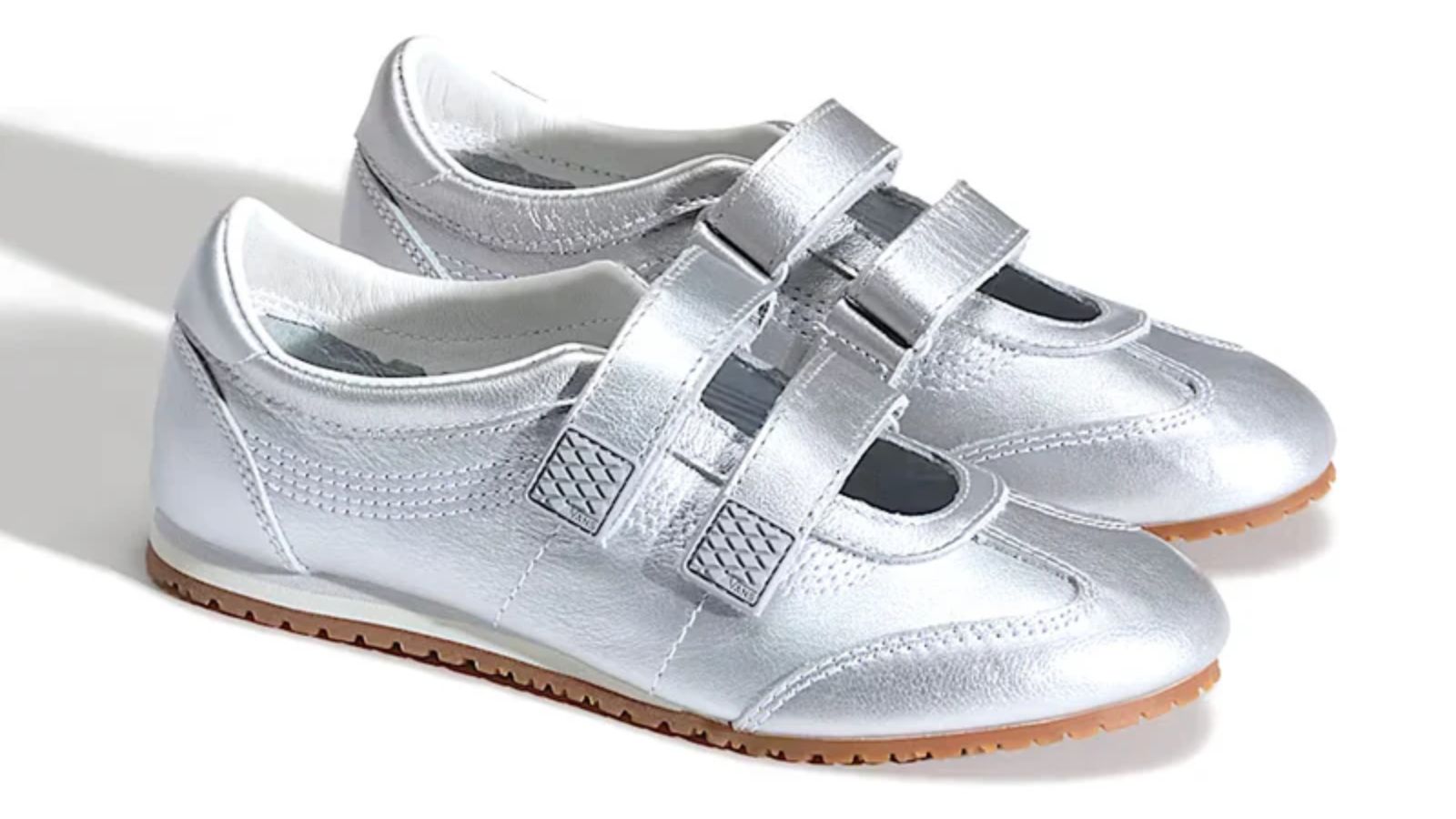 Hinh anh 7: Giay Vans Mary Jane Super LowPro trong thiet ke moi, ket hop phong cach balletcore va streetwear