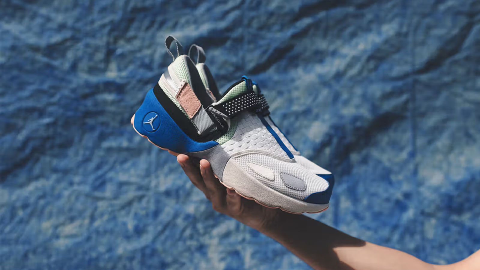 Hinh anh 5: Hinh anh doi giay Jordan Trunner voi thiet ke slip-on va mau sac doc dao