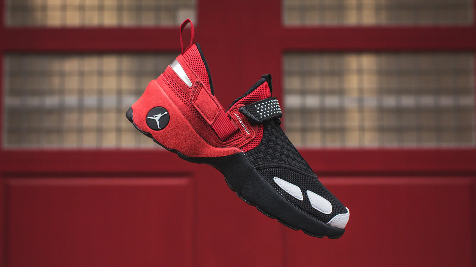 Hinh anh 1: Hinh anh doi giay Jordan Trunner voi thiet ke slip-on va mau sac doc dao