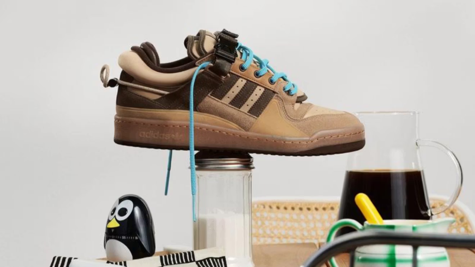 Hinh anh 1: Bo suu tap collab sneaker cua Bad Bunny voi Crocs va adidas