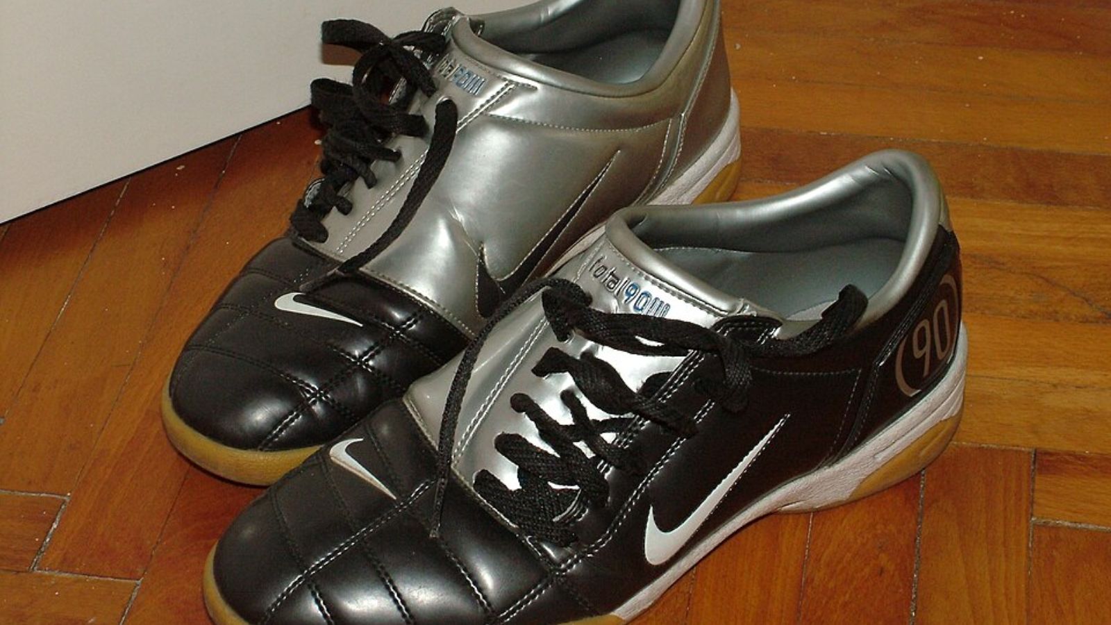 Hinh anh 5: Giay Nike Total 90 - Bieu tuong bong da noi loan quay tro lai