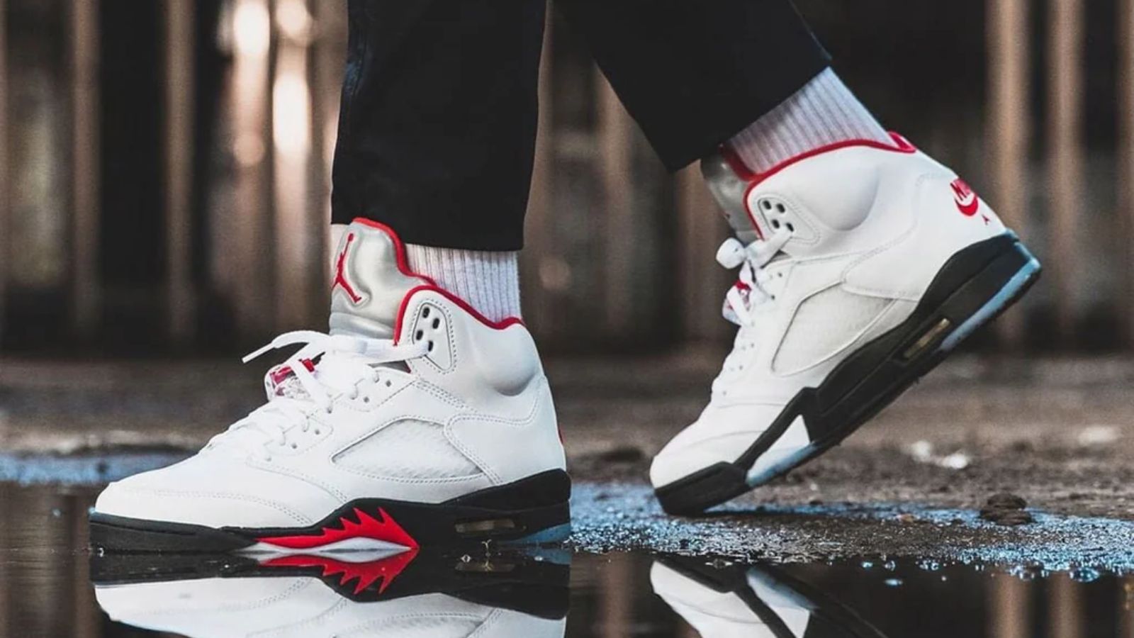 Hinh anh 7: Air Jordan 5 'Fire Red' - Bieu tuong van hoa giay the thao