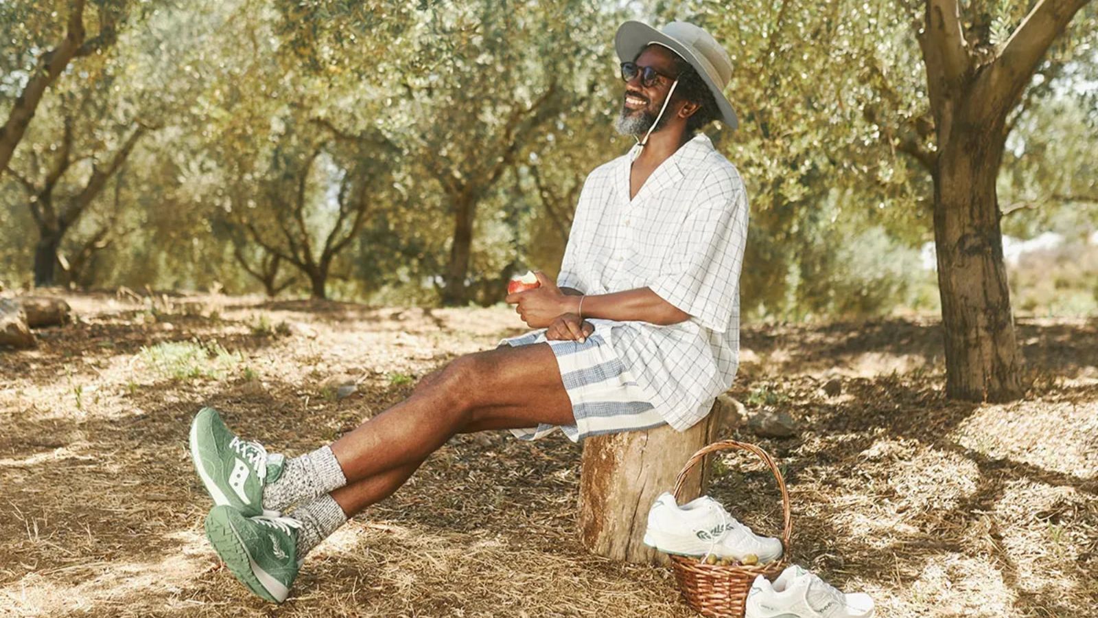 Hinh anh 5: Giay END. va Saucony voi thiet ke tong mau olive