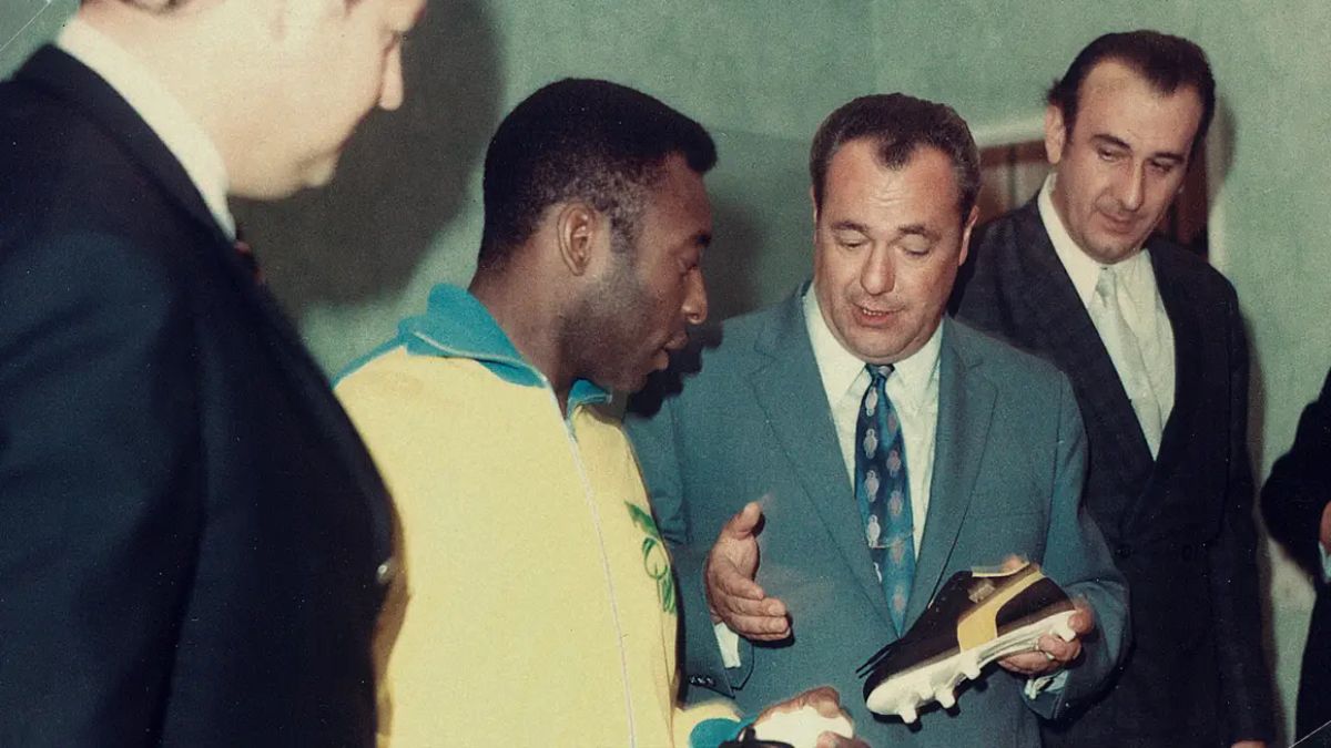 Hinh anh tu phim tai lieu Sneaker Wars: adidas va Puma tren Disney+