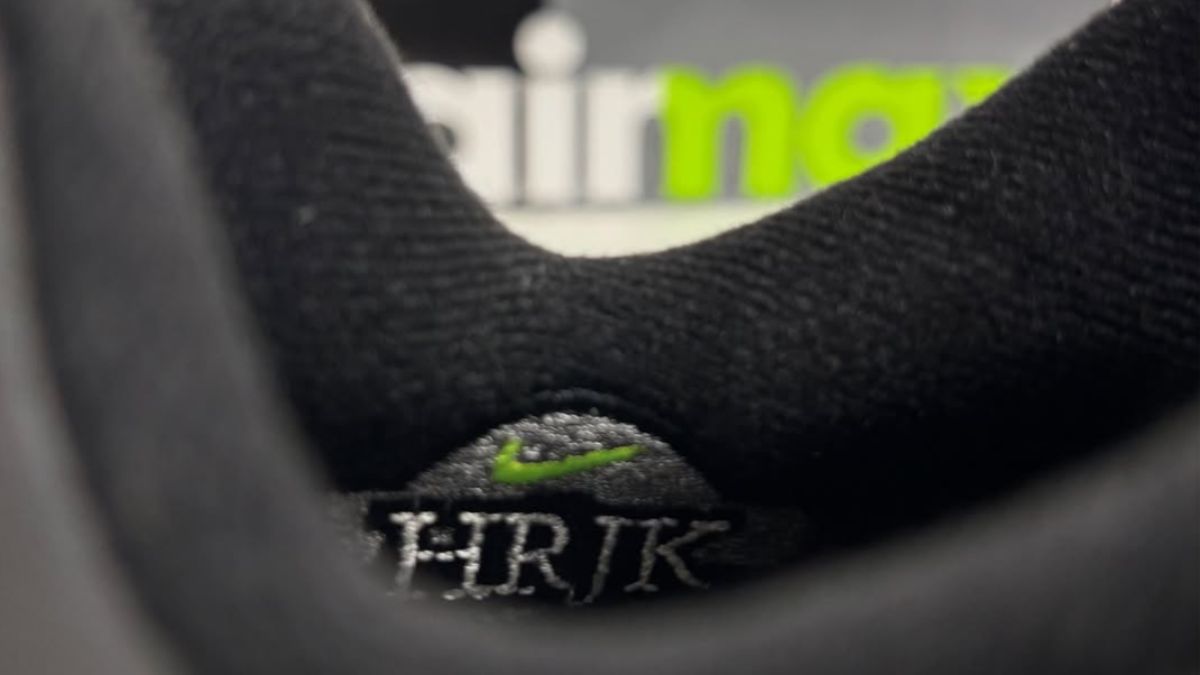 Hinh anh Harajuku x Nike Air Max 95 phien ban moi tu atmos, noi bat voi sac xanh jade va chi tiet HRJK.