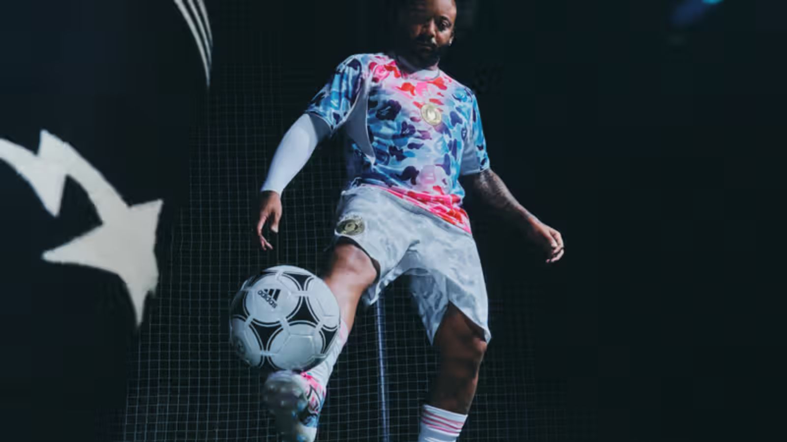 Hinh anh 5: Bo suu tap BAPE va adidas, giay bong da va streetwear