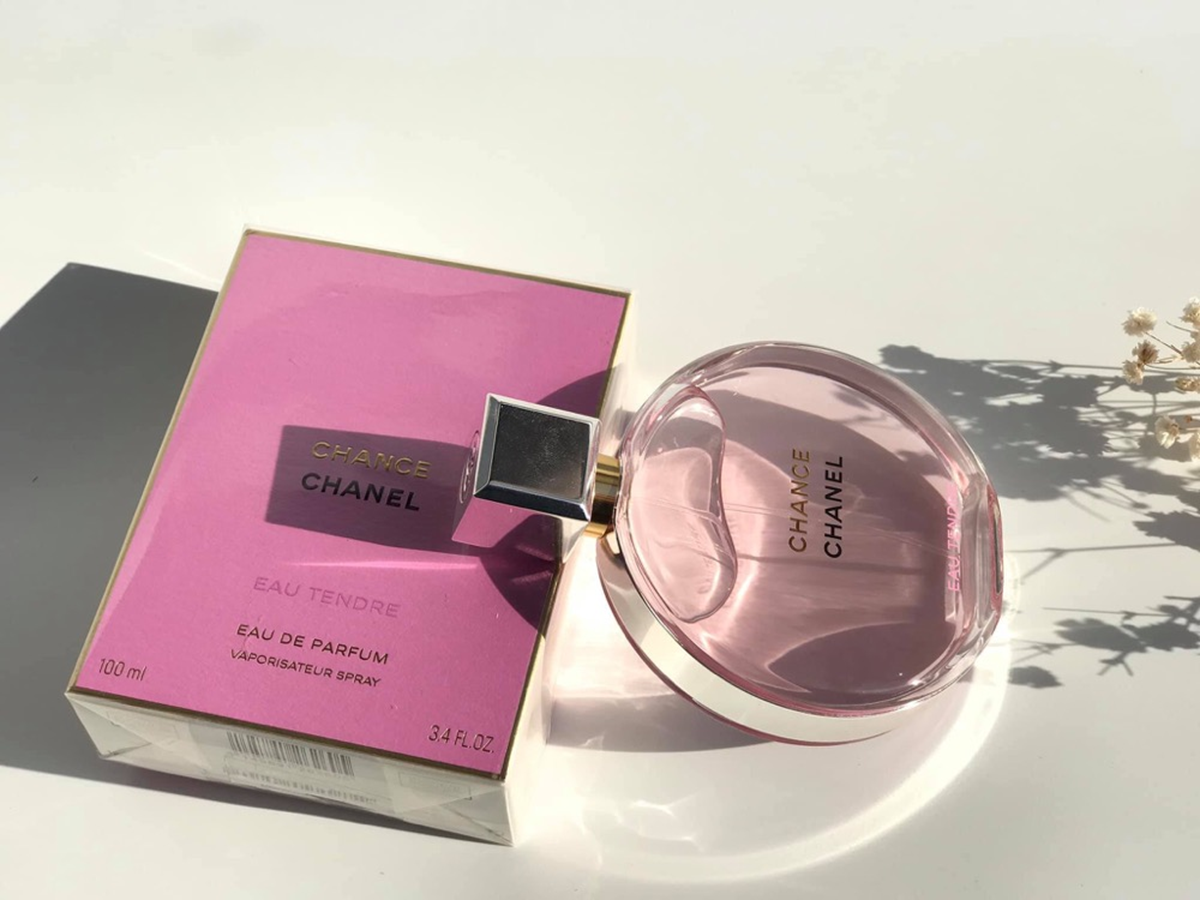 Chanel Chance Eau Tendre 2025, nuoc hoa thanh lich cho mua thu, ket hop huong hoa co va trai cay.