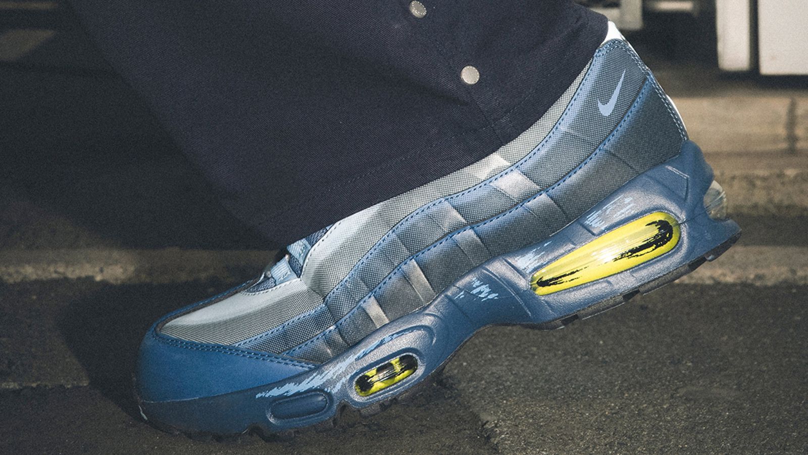 Hinh anh 4: Nhung doi sneakers hot nhat thang 9 nhu Puma Speedcat OG Cow Print, JJJJound x Crocs Classic Clog Realtree Camo va Yu-Gi-Oh! x Nike Air Max 95