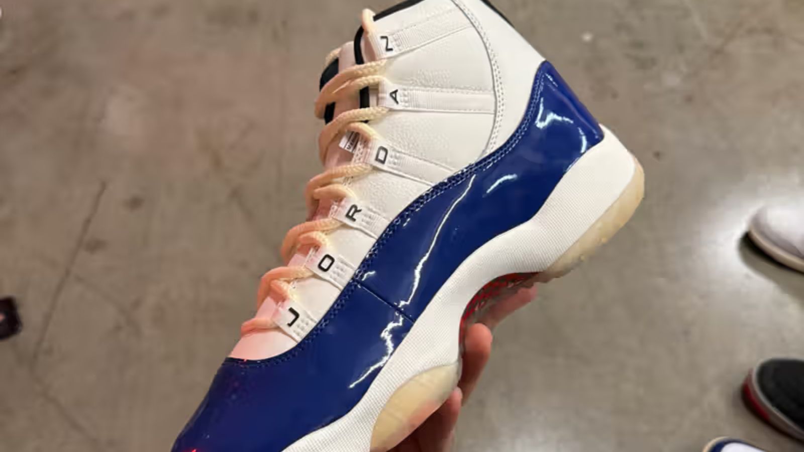 Hinh anh 6: Hinh anh sieu pham sneakers METAGIRL x Saucony ProGrid Paramount, Air Jordan 5 OG Fire Red va BAPE x adidas F50 sap ra mat thang 9