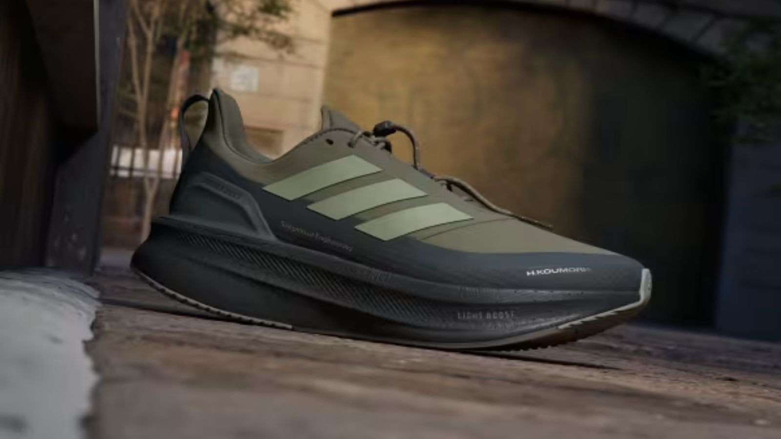 Hinh anh 3: UltraBOOST 5 - Su ket hop giua Hermanos Koumori va adidas, phong cach Mexico va cong nghe LIGHT BOOST™.