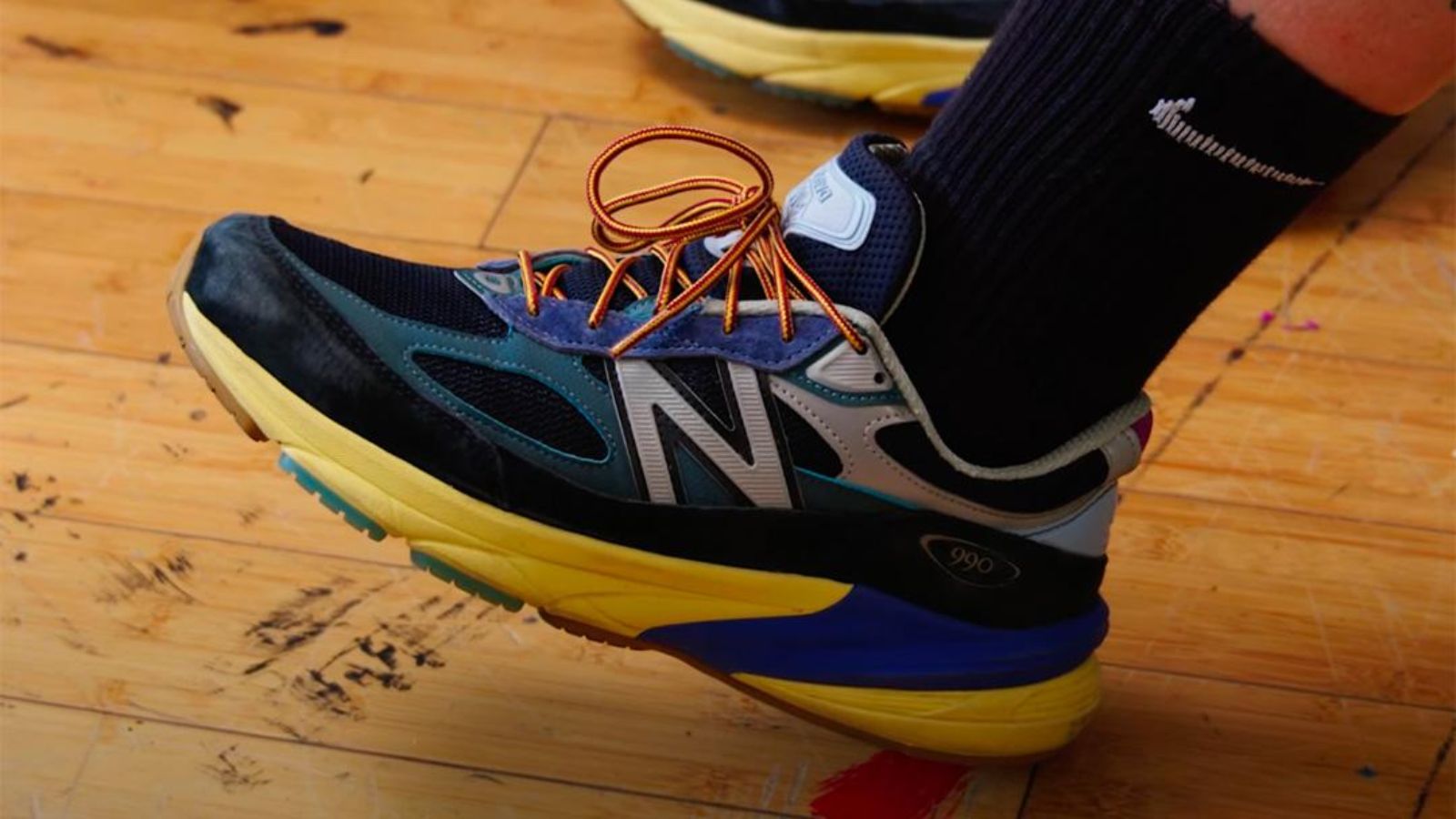 Hinh anh 3: Hop tac giua Action Bronson va New Balance voi giay sneaker doc dao