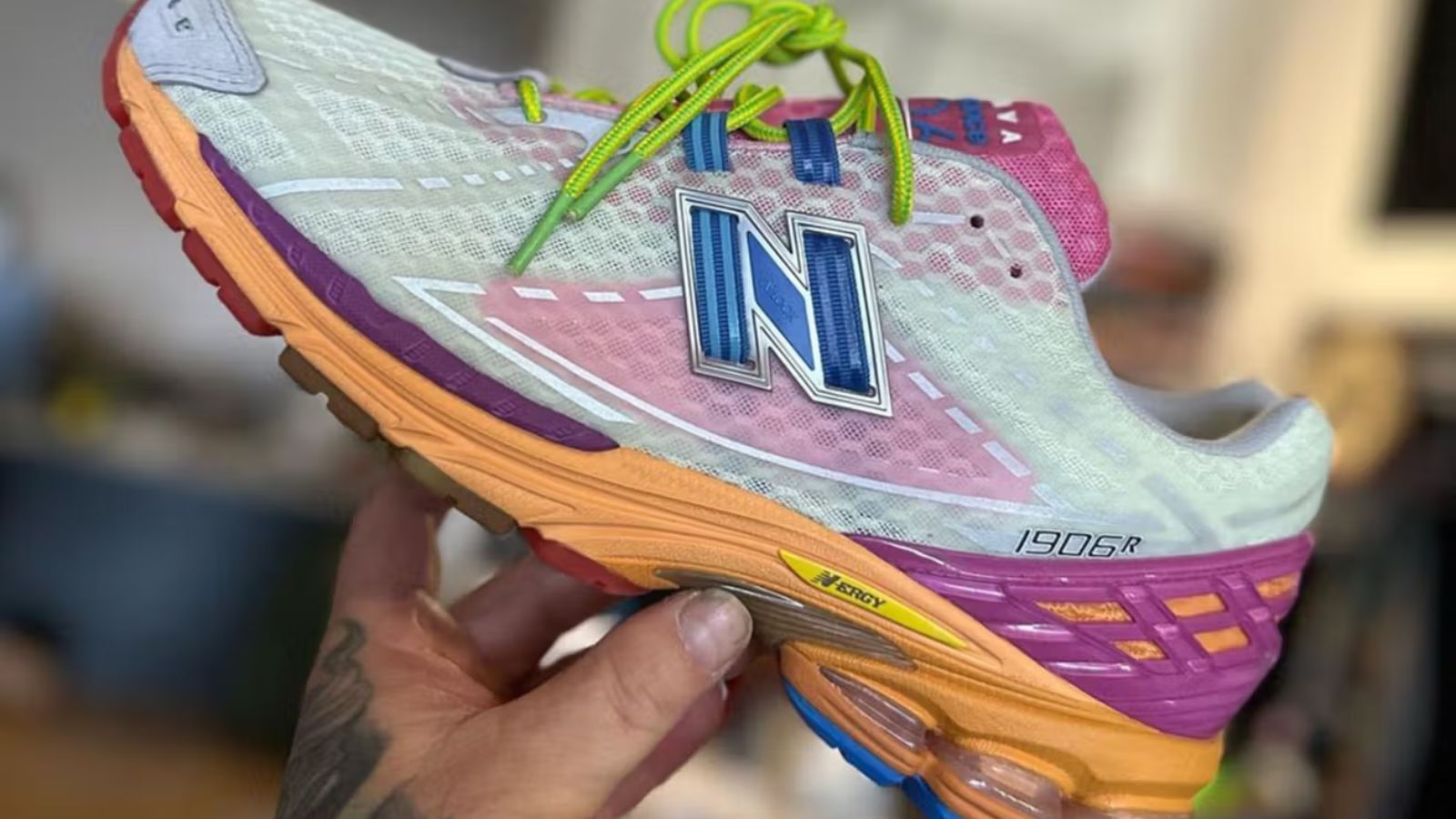 Hinh anh 1: Hop tac giua Action Bronson va New Balance voi giay sneaker doc dao