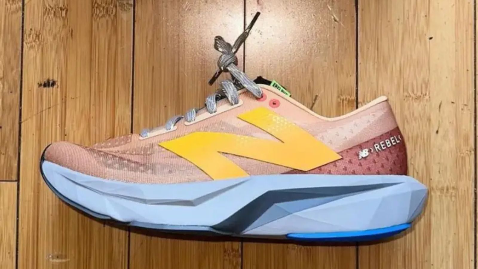 Hinh anh 10: Hop tac giua Action Bronson va New Balance voi giay sneaker doc dao