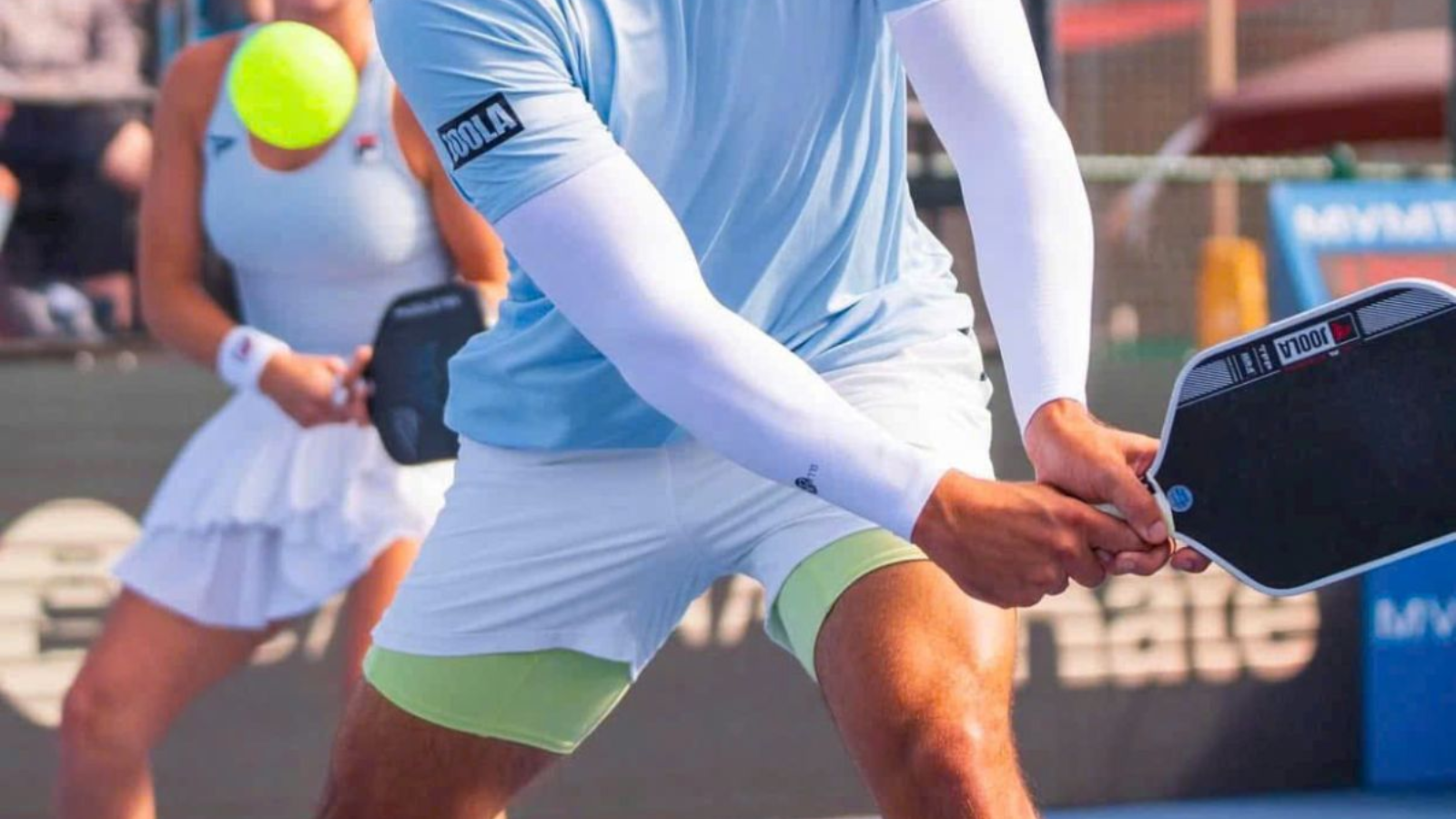 Hinh anh 1: Hinh anh vot pickleball JOOLA Pro IV voi thiet ke soi Carbon va cong nghe bot hai lop