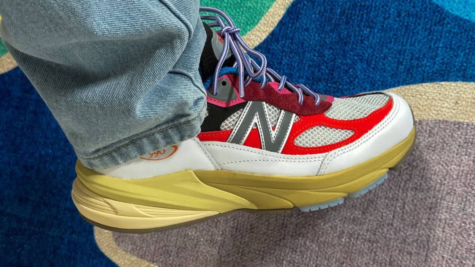 Hinh anh 2: Hop tac giua Action Bronson va New Balance voi giay sneaker doc dao