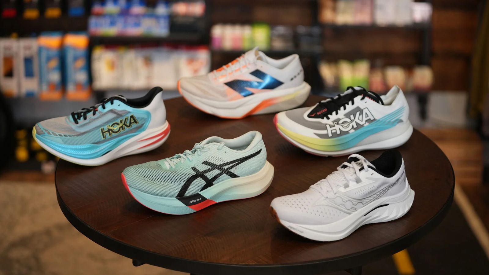 Hinh anh 1: Giay chay bo carbon cho nguoi bi overpronation