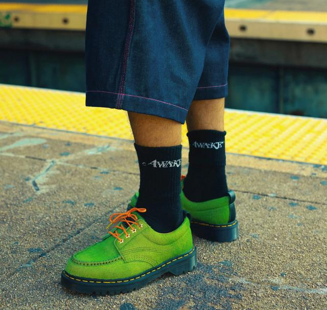 Alternative view of Giày Dr. Martens Lowell 'Vibrant Green' 32238809