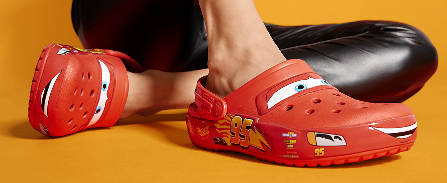 Những mẫu Crocs collab được yêu thích nhất