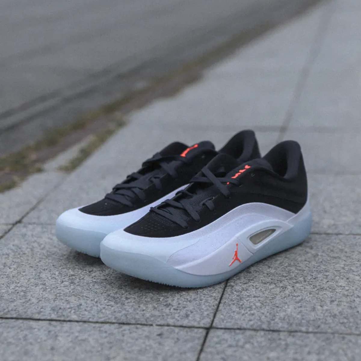 Giày Jordan Zion 4 chính thức trình làng: "Cỗ Xe Tăng" dành cho lối chơi bùng nổ