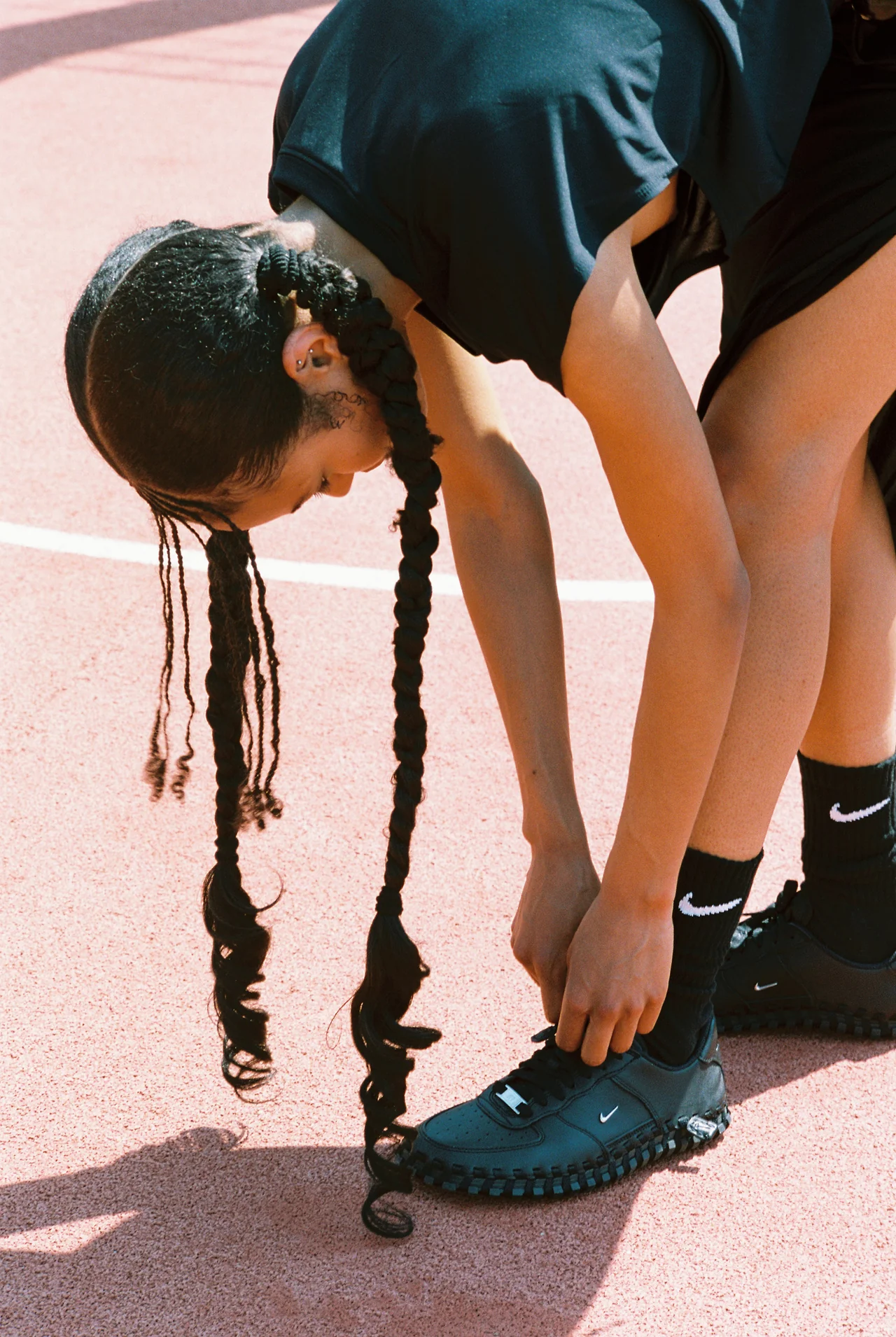 Nike và Jacquemus "Dệt" lại huyền thoại J Force 1 với đế Waffle