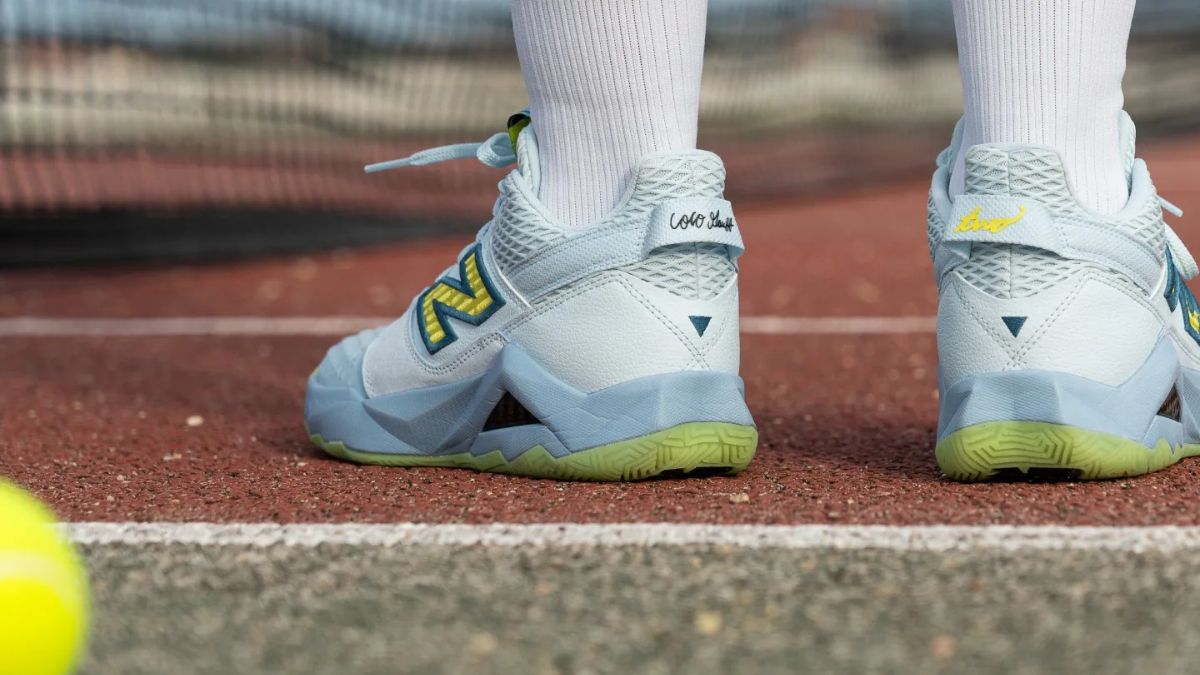 Giay tennis nu hang dau nam 2025 voi thiet ke hien dai va hieu suat cao.