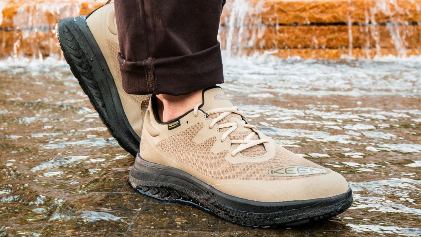 Hinh anh 2: Hinh anh cac mau giay di bo tot nhat cho nu nam 2025