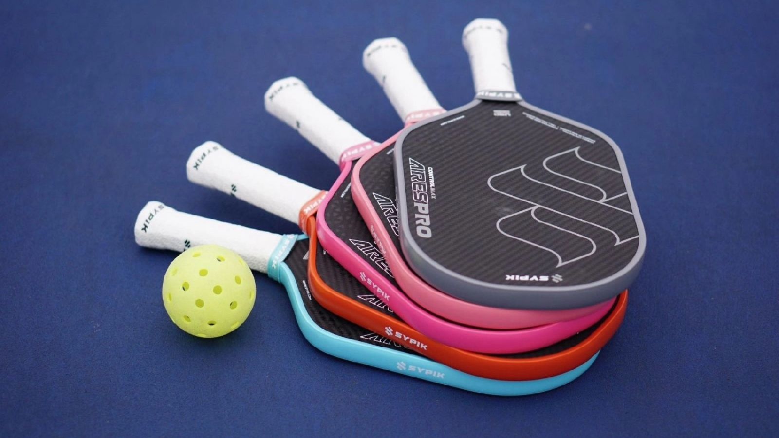 Hinh anh 7: Can canh vot Sypik Avatar voi thiet ke keo dai va can dai, san pham dac trung cua van dong vien Quang Duong.