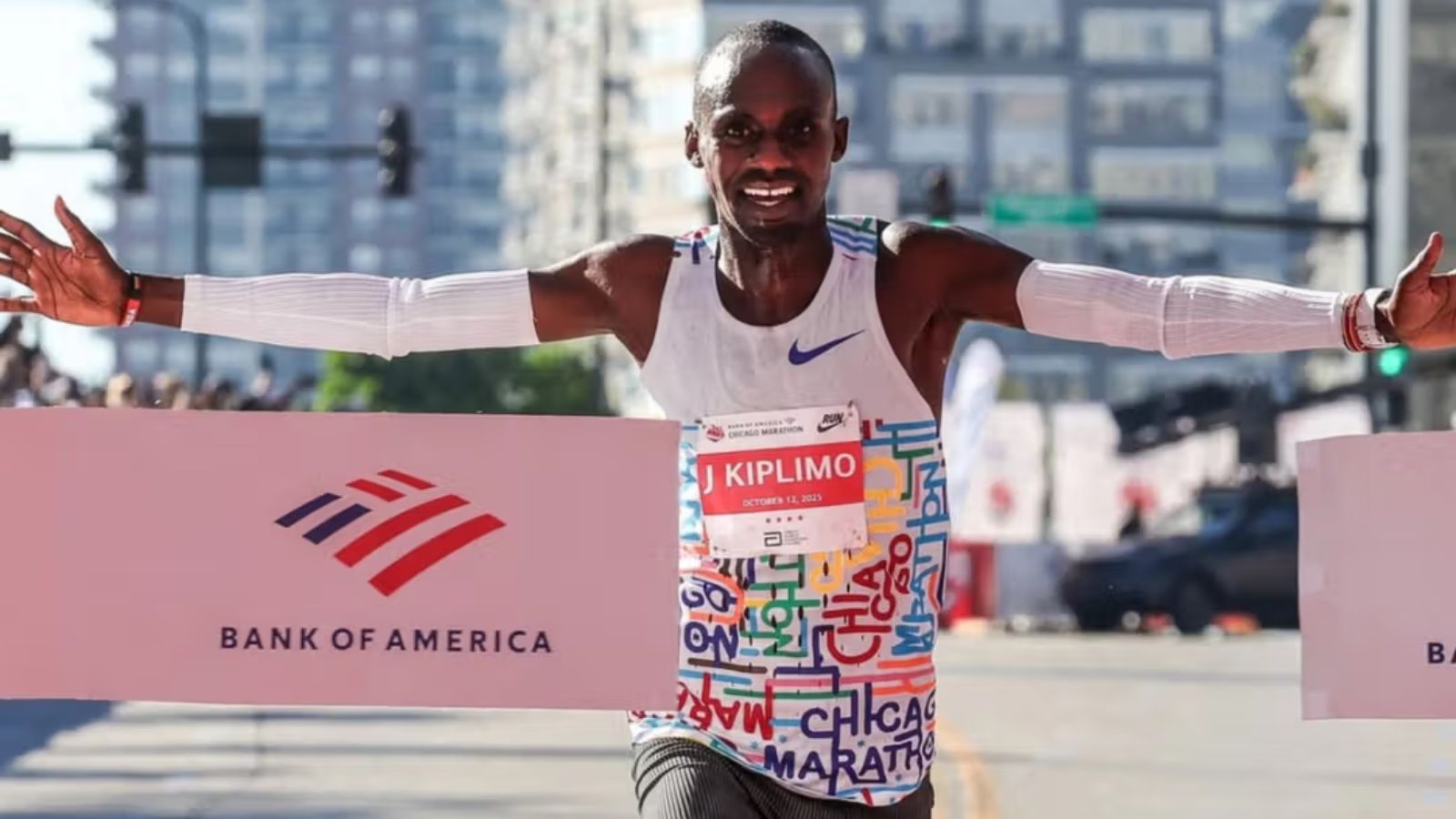 Hinh anh 7: Hinh anh cac doi giay chay noi bat tai giai marathon 2025