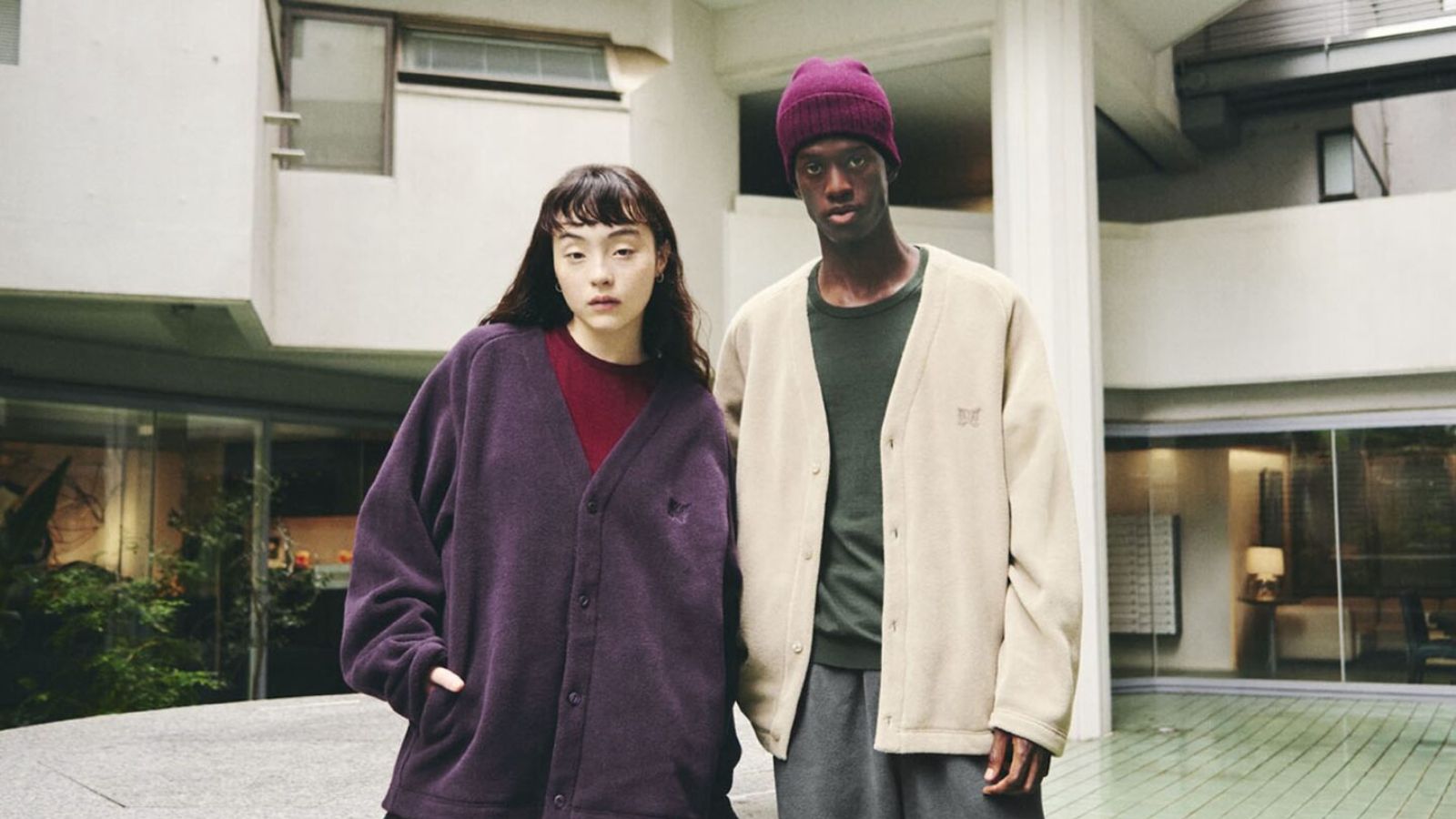 Hinh anh 5: Ao khoac ni UNIQLO x NEEDLES voi thiet ke tinh te va bieu tuong buom buom dac trung.