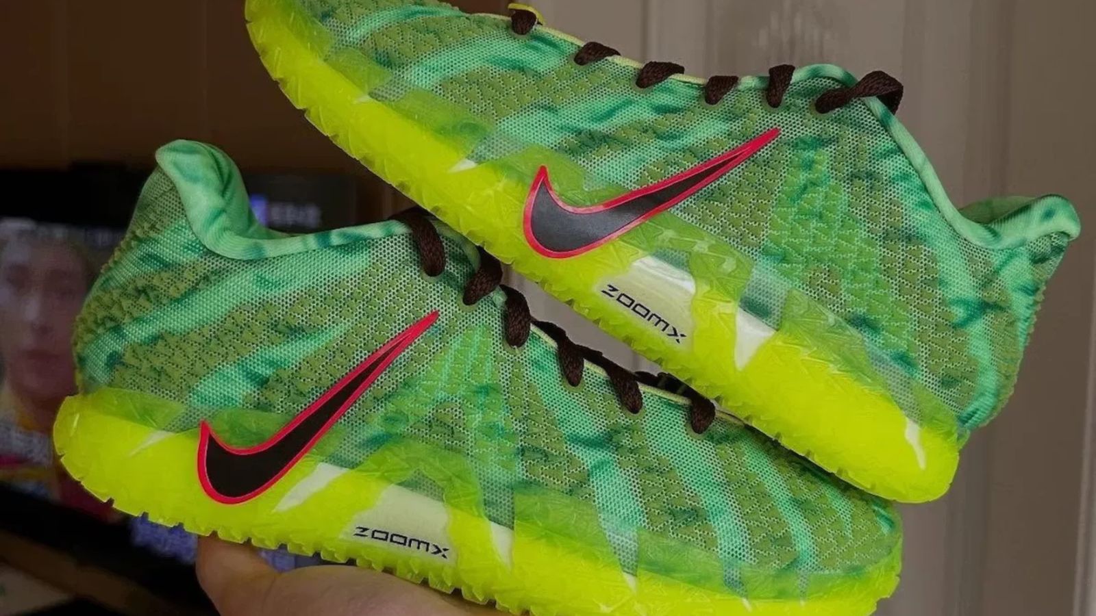 Hinh anh 4: Bo suu tap giay bong ro Halloween 2025 cua Nike voi thiet ke doc dao va phat sang trong bong toi