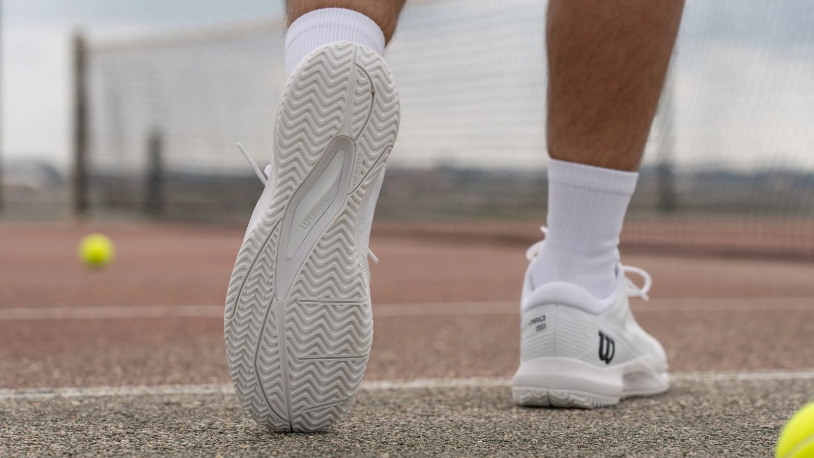 Hinh anh 2: Hinh anh giay tennis Wilson Rush Pro Ace voi thiet ke hien dai, ly tuong cho nguoi choi moi bat dau.