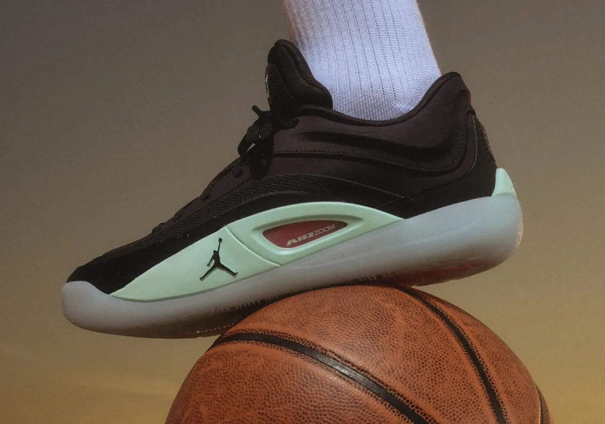 Giày Jordan Zion 4 chính thức trình làng: "Cỗ Xe Tăng" dành cho lối chơi bùng nổ
