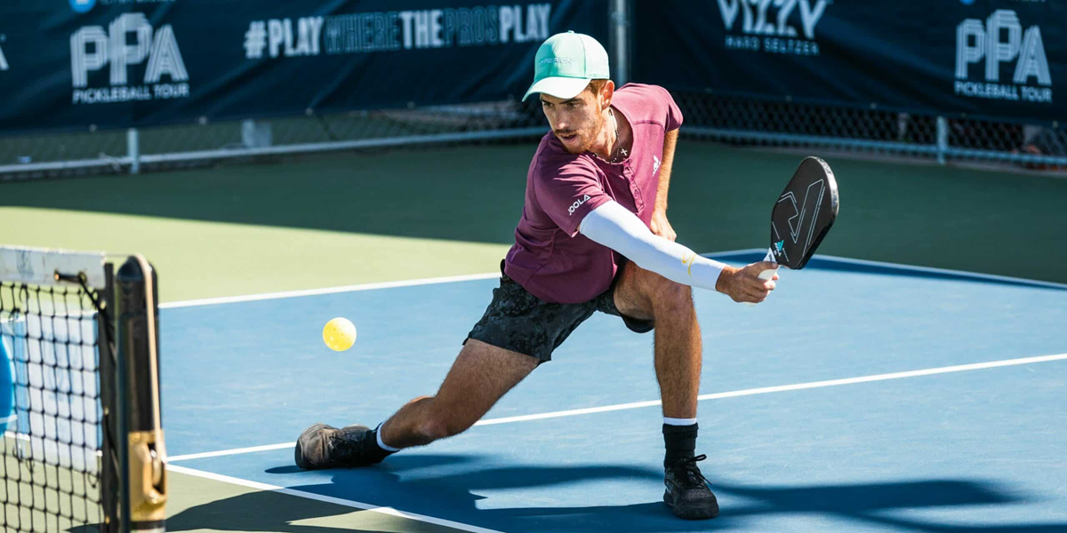 Hinh anh 3: Ben Johns, tay vot pickleball so 1 nam 2025, bieu dien cu ban bong sieu toc.