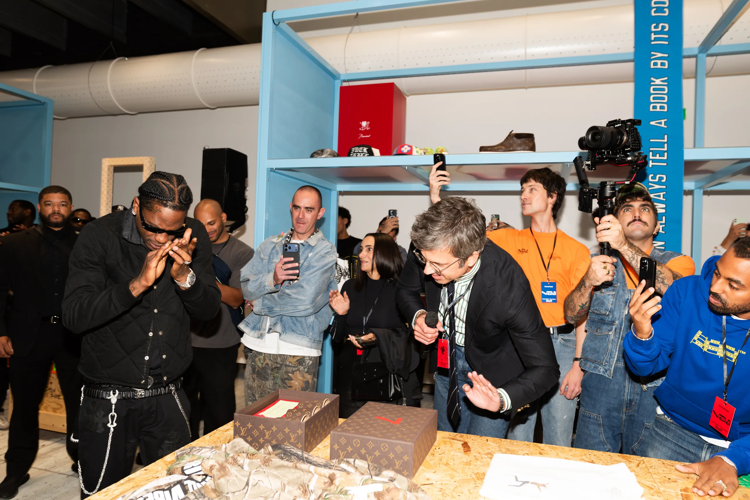 Triển Lãm “Virgil Abloh: The Codes” Tại Paris - Huyền thoại