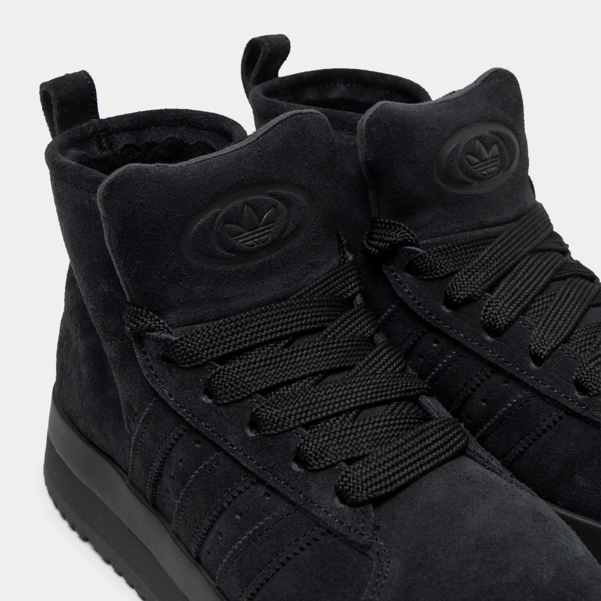 Phân tích thiết kế giày Adidas Campus 00s Winter WMNS