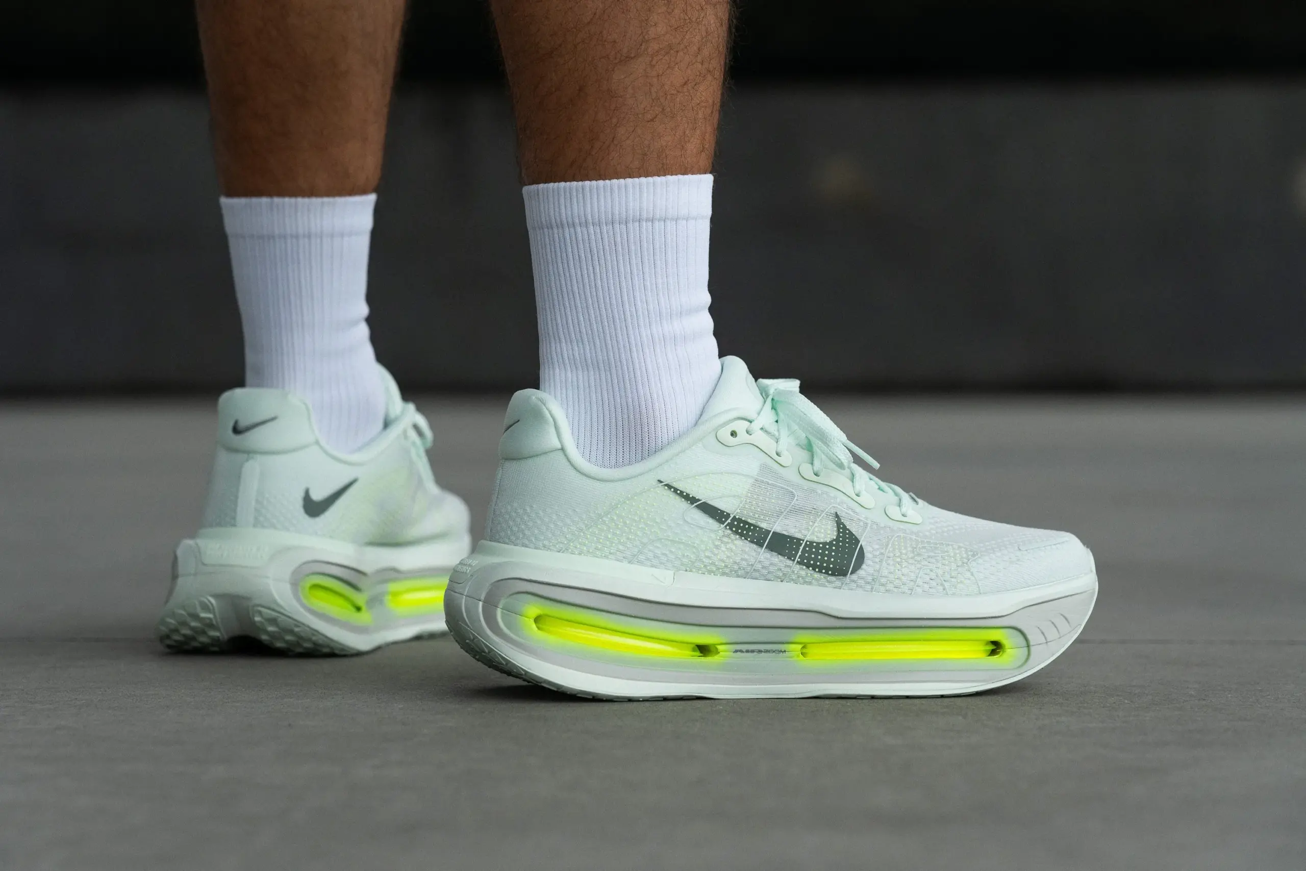 Giày Nike Vomero Premium: Bước tiến mới trong nghệ thuật đệm êm