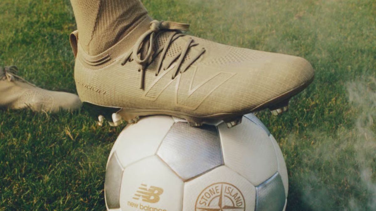 Hinh anh 1: Giay bong da Furon Elite FG v8 x Stone Island voi hoa tiet ran ri