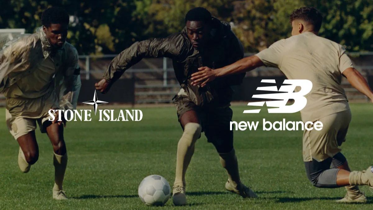 Giay bong da Furon Elite FG v8 x Stone Island voi hoa tiet ran ri