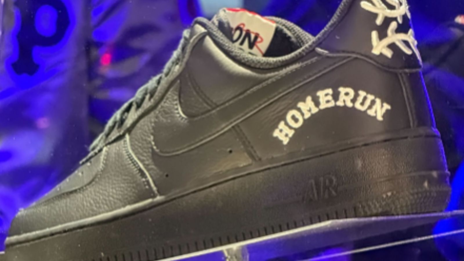 Hinh anh 6: HOMERUN x Nike Air Force 1 va Vomero Plus moi trong bo suu tap triple black