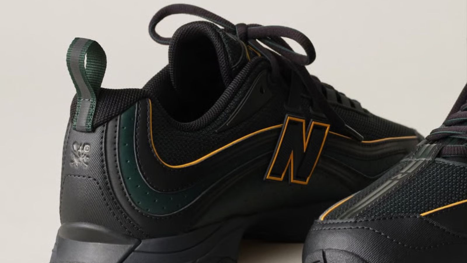 Hinh anh 1: Giay Aime Leon Dore x New Balance RC56 Thu/Dong 2025 voi phoi mau vang, xanh la va den.