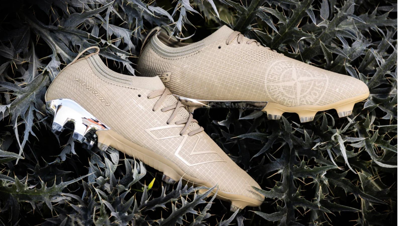 Hinh anh 6: Giay bong da Furon Elite FG v8 x Stone Island voi hoa tiet ran ri