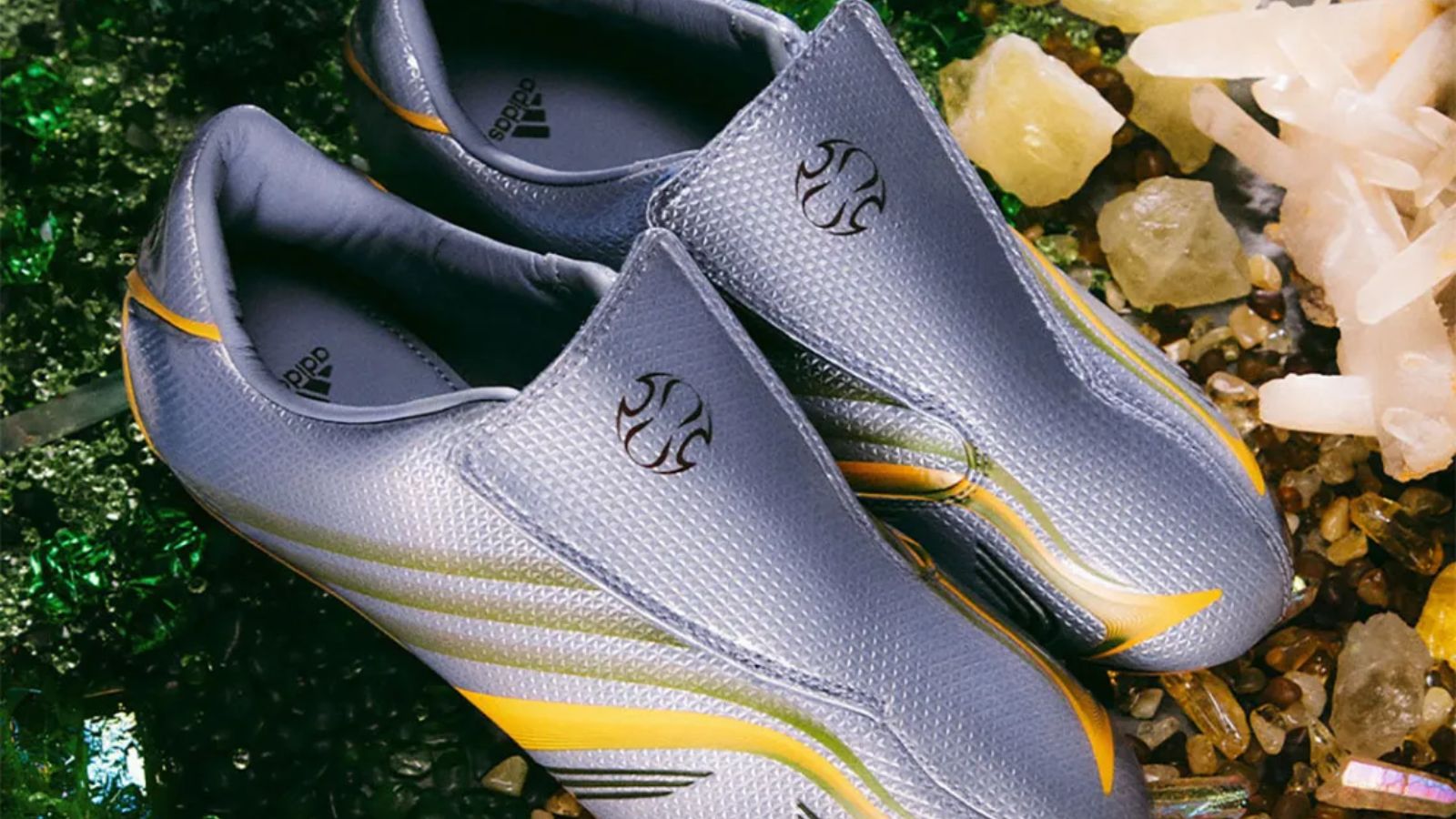 Hinh anh 2: Giay Concepts x adidas Taekwondo F50 Selene voi thiet ke sang trong va chi tiet anh kim