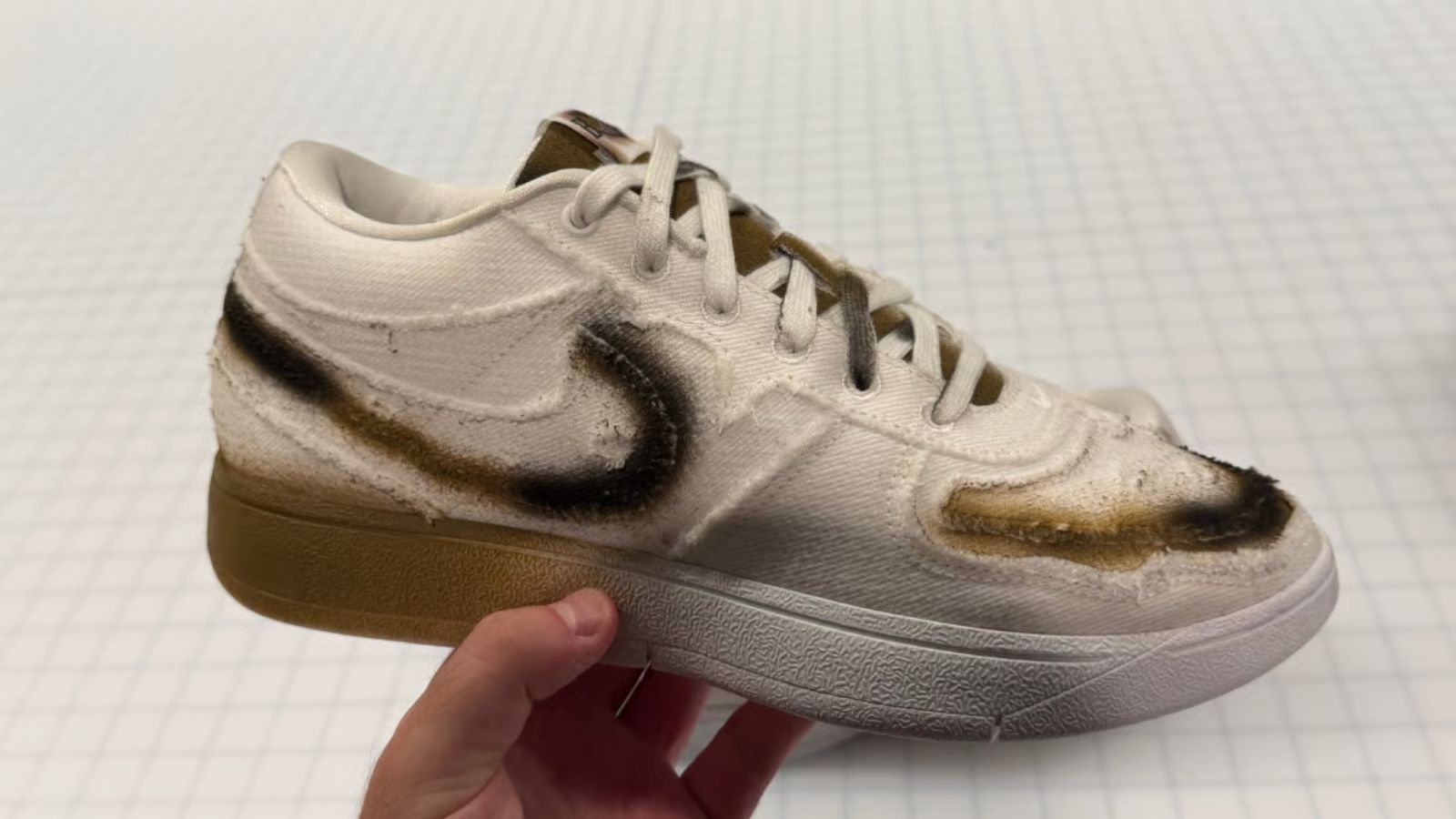 Hinh anh 1: Nike Book 1 'Torched' phien ban cuoi cung cua Devin Booker voi mau sac lua Phoenix